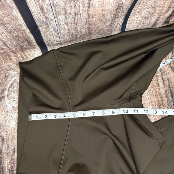 ALO  Leggings - Picture 7 of 8